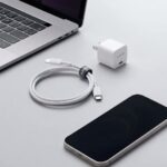 شاحن بمنفذ USB متوافق مع آيفون 14 و13 و12 و11 وXS وXR و8 و7 و6 وآيباد، بمنفذ واحد، 20 واط، شحن سريع ونقل بيانات